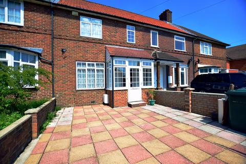 3 bedroom terraced house to rent, Deansbrook Road, Edgware, HA8