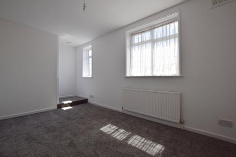 3 bedroom terraced house to rent, Deansbrook Road, Edgware, HA8