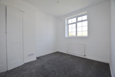 3 bedroom terraced house to rent, Deansbrook Road, Edgware, HA8