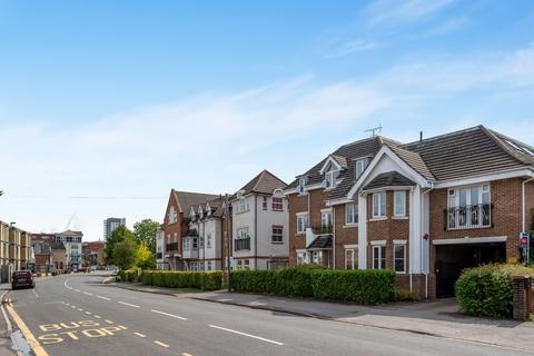 2 bedroom apartment to rent, Goldsworth Road, GU21