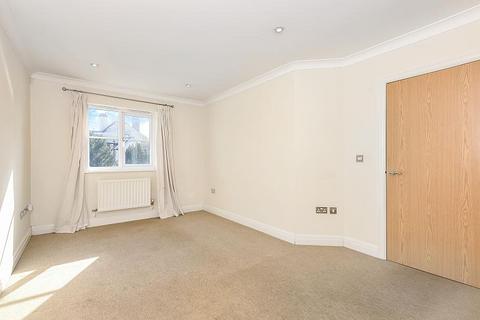 2 bedroom apartment to rent, Goldsworth Road, GU21