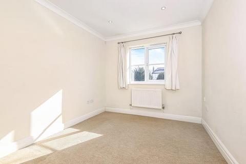 2 bedroom apartment to rent, Goldsworth Road, GU21