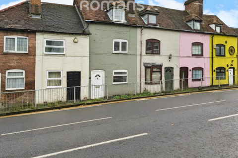 2 bedroom terraced house to rent, West Wycombe Road