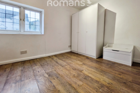 2 bedroom terraced house to rent, West Wycombe Road