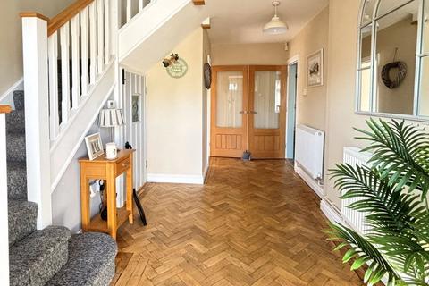 12 Armscroft Place, Gloucester, GL2 0SP
