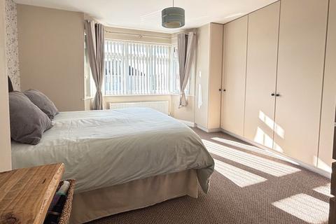 12 Armscroft Place, Gloucester, GL2 0SP