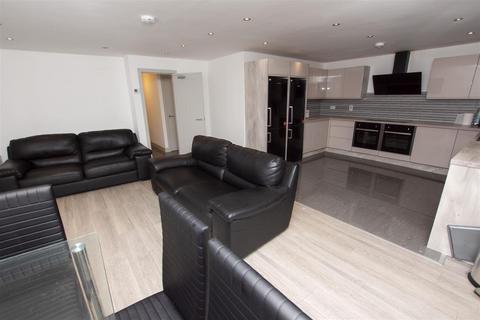 6 bedroom house to rent, Heeley Road, Birmingham B29