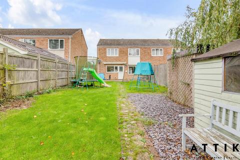 3 bedroom semi-detached house for sale, Lansbury Road, Halesworth