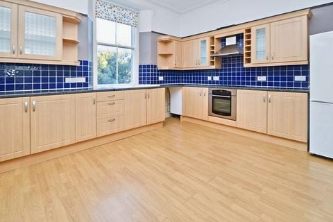 2 bedroom apartment to rent, Victoria Road, Clevedon