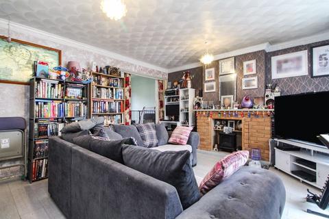 3 bedroom end of terrace house for sale, Newbury Close, Bedford MK42