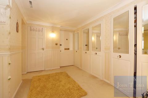 2 bedroom apartment for sale, The Bowls, Chigwell IG7