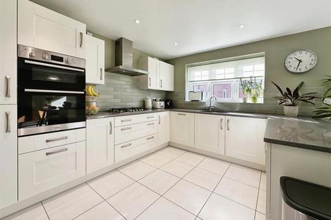 5 bedroom detached house for sale, Poplar Way, Whitnash, Leamington Spa