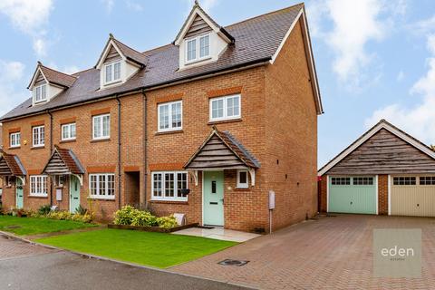 4 bedroom end of terrace house for sale, Albion Drive, Larkfield, ME20