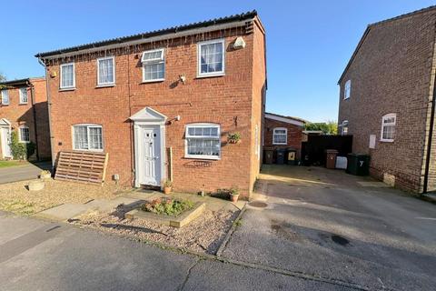 3 bedroom semi-detached house to rent, Chelsworth Close, Wigmore, Luton, LU2 9SU