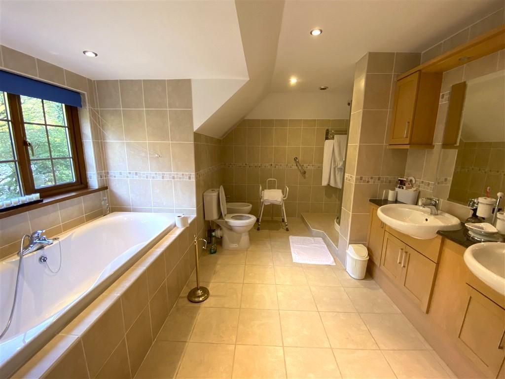 Large Ensuite