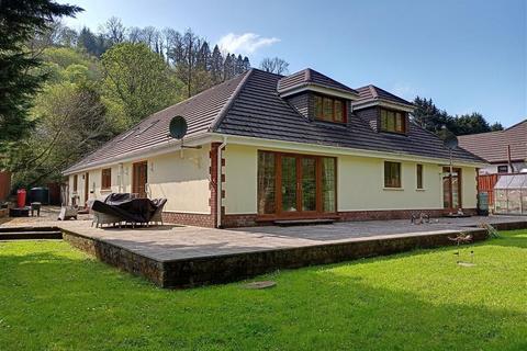 5 bedroom detached bungalow for sale, Belle Vue Close, Cwmduad, Carmarthen, Carmarathenshire, SA33 6XT