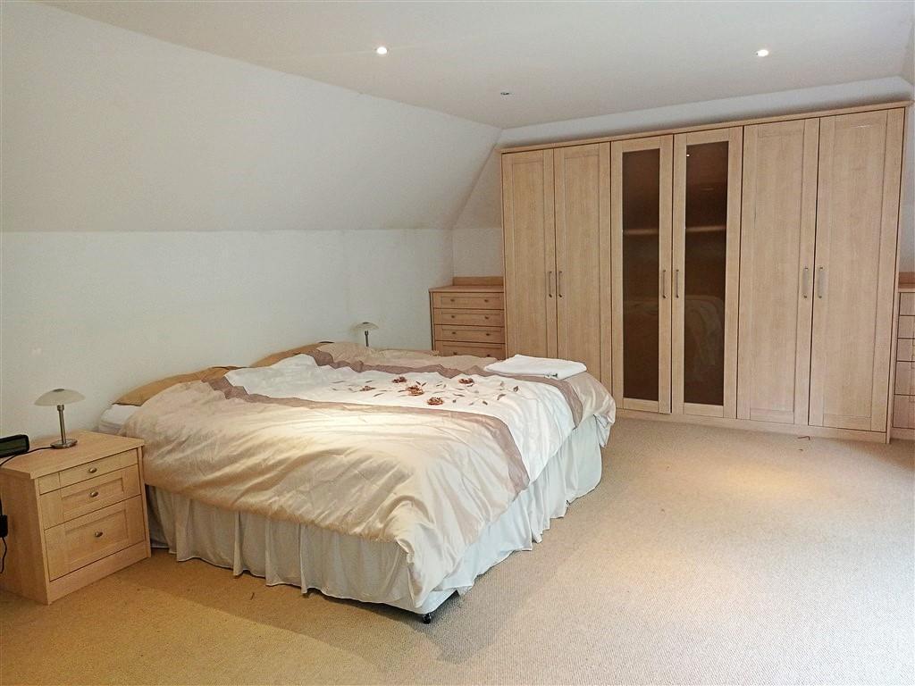 Master Bedroom 4 (En-suite)