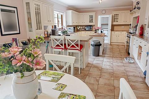 5 bedroom detached bungalow for sale, Belle Vue Close, Cwmduad, Carmarthen, Carmarathenshire, SA33 6XT