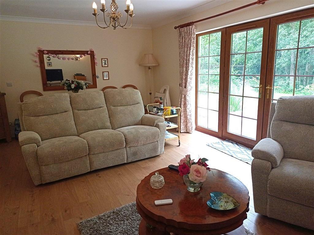 Lounge - View 2