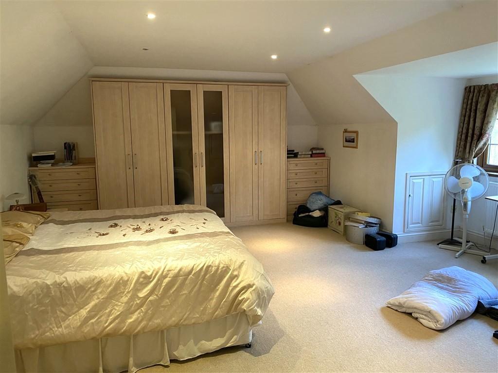 Master Bedroom 4 (En-suite)