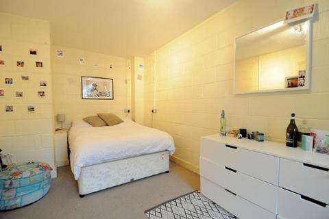 3 bedroom terraced house for sale, Sternhall lane, London, SE15 4NT