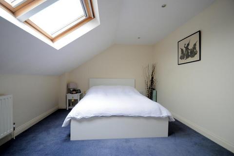 3 bedroom terraced house for sale, Sternhall lane, London, SE15 4NT
