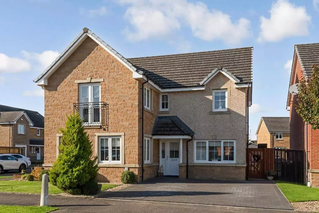 Dunlop Crescent, Stepps, Glasgow, G33 4 bed detached villa