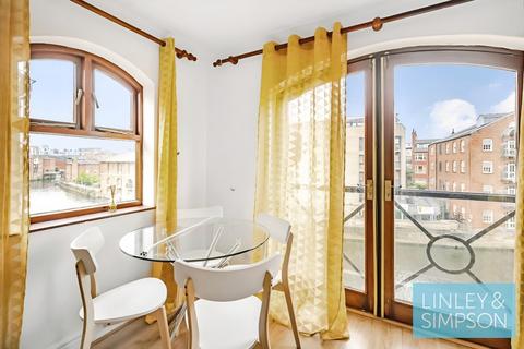 2 bedroom flat to rent, Riverside Court, Leeds, West Yorkshire, LS1