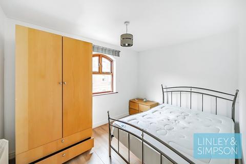 2 bedroom flat to rent, Riverside Court, Leeds, West Yorkshire, LS1