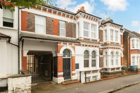 3 bedroom maisonette to rent, Lechmere Road, London NW2