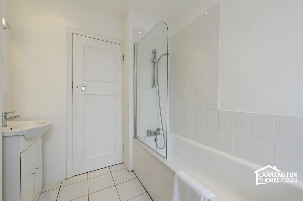 Flat 8 39 Hill Street W1 360731 bath2 RGB