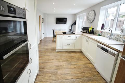18 Avoncroft Road, Stoke Heath, Bromsgrove, B60 4NG