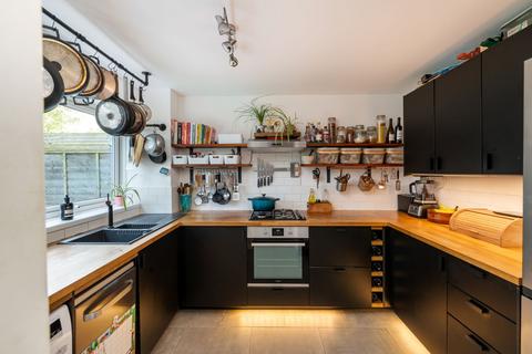 18 Burnham Drive, Reigate, RH2 9HD