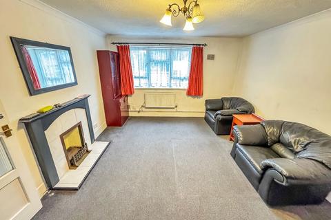 2 bedroom flat for sale, Hounslow TW4