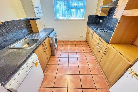 2 bedroom flat for sale, Hounslow TW4