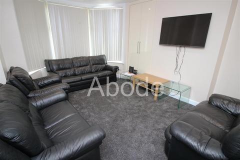 9 bedroom house to rent, St Michael Villas, Headingley, Leeds