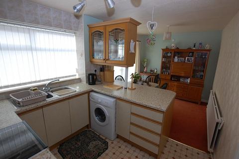 3 bedroom semi-detached house for sale, Whernside Avenue, Greater Manchester OL6