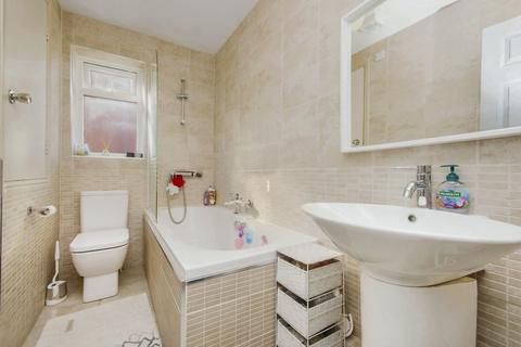 3 bedroom detached house for sale, Chatsworth Avenue, York YO32