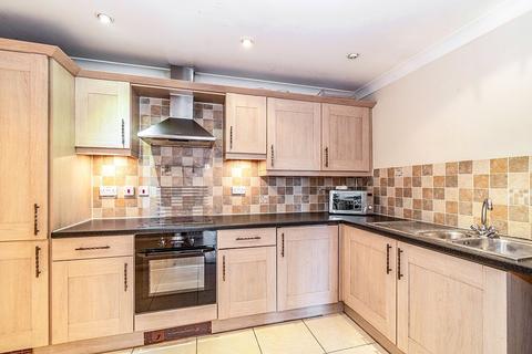 2 bedroom flat to rent, Queen Street, Hampshire PO1