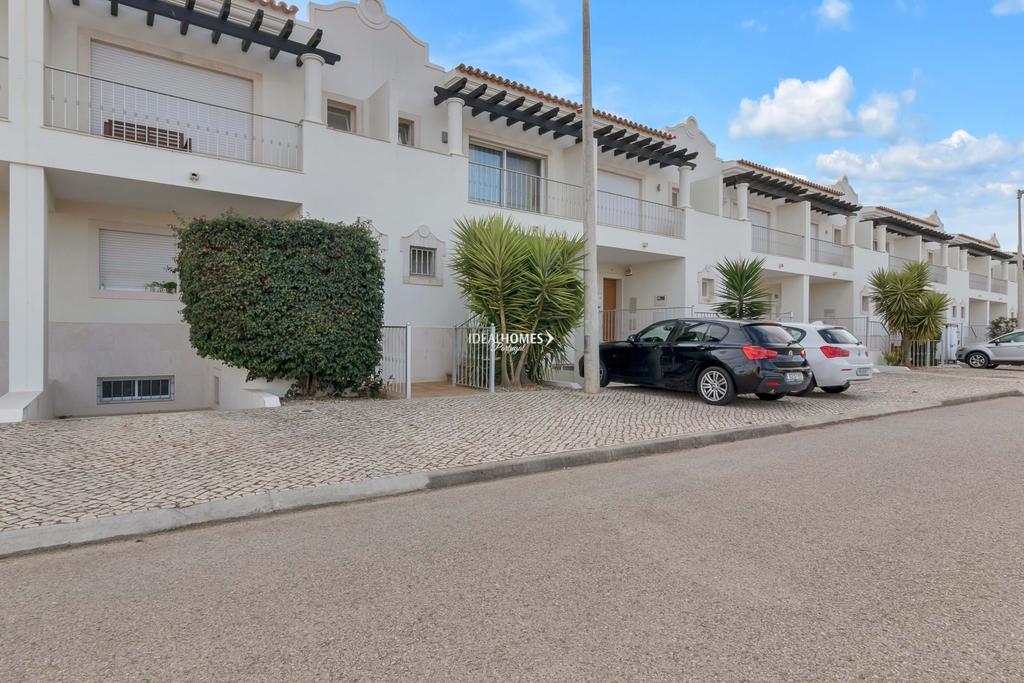 Boliqueime, Algarve 4 bed townhouse £425,674* (€510,000)