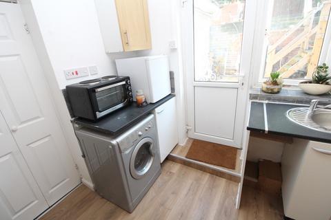 Studio to rent, Brookhill Road, London, SE18