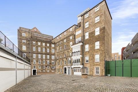 2 bedroom ground floor flat for sale, Mumford Mills London SE10