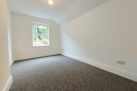 3 bedroom terraced house to rent, The Parade, Ferndale, CF43