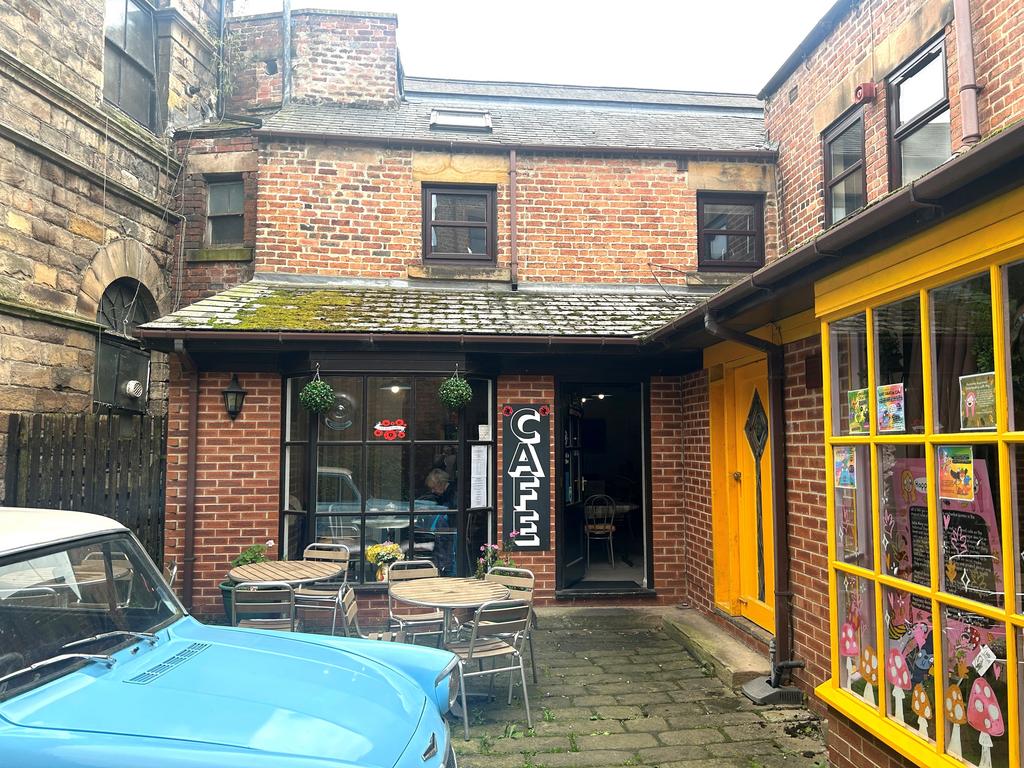 Dale Road, Matlock DE4 Property to rent £750 pcm (£173 pw)
