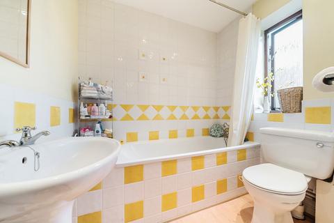 28 Regency Drive, Ruislip, HA4 7EB