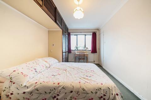 28 Regency Drive, Ruislip, HA4 7EB