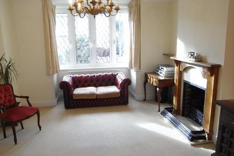 3 bedroom detached house to rent, Stoughton Road, Guildford GU2