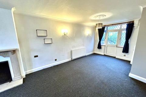 3 bedroom detached house to rent, Stoughton Road, Guildford GU2