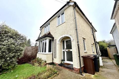 3 bedroom detached house to rent, Stoughton Road, Guildford GU2