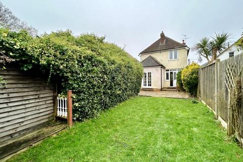 3 bedroom detached house to rent, Stoughton Road, Guildford GU2